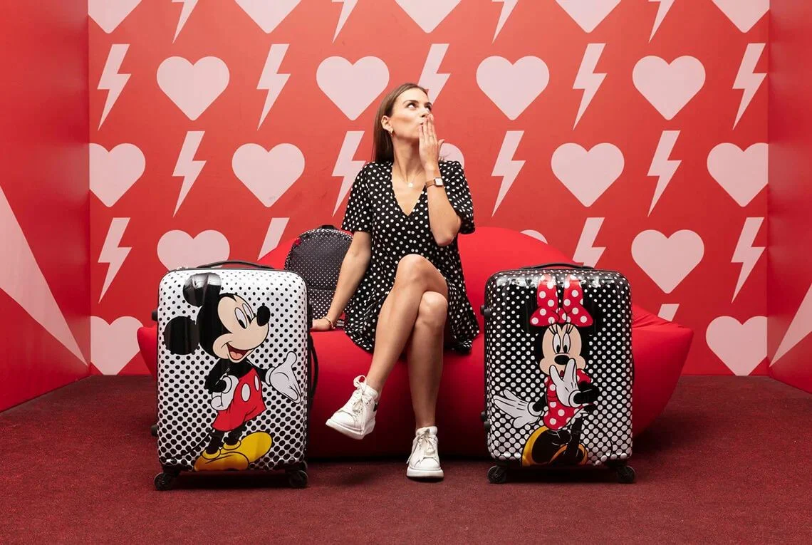 Maleta Mediana Mickey Polka Dot Disney Legends de American Tourister - Image 2