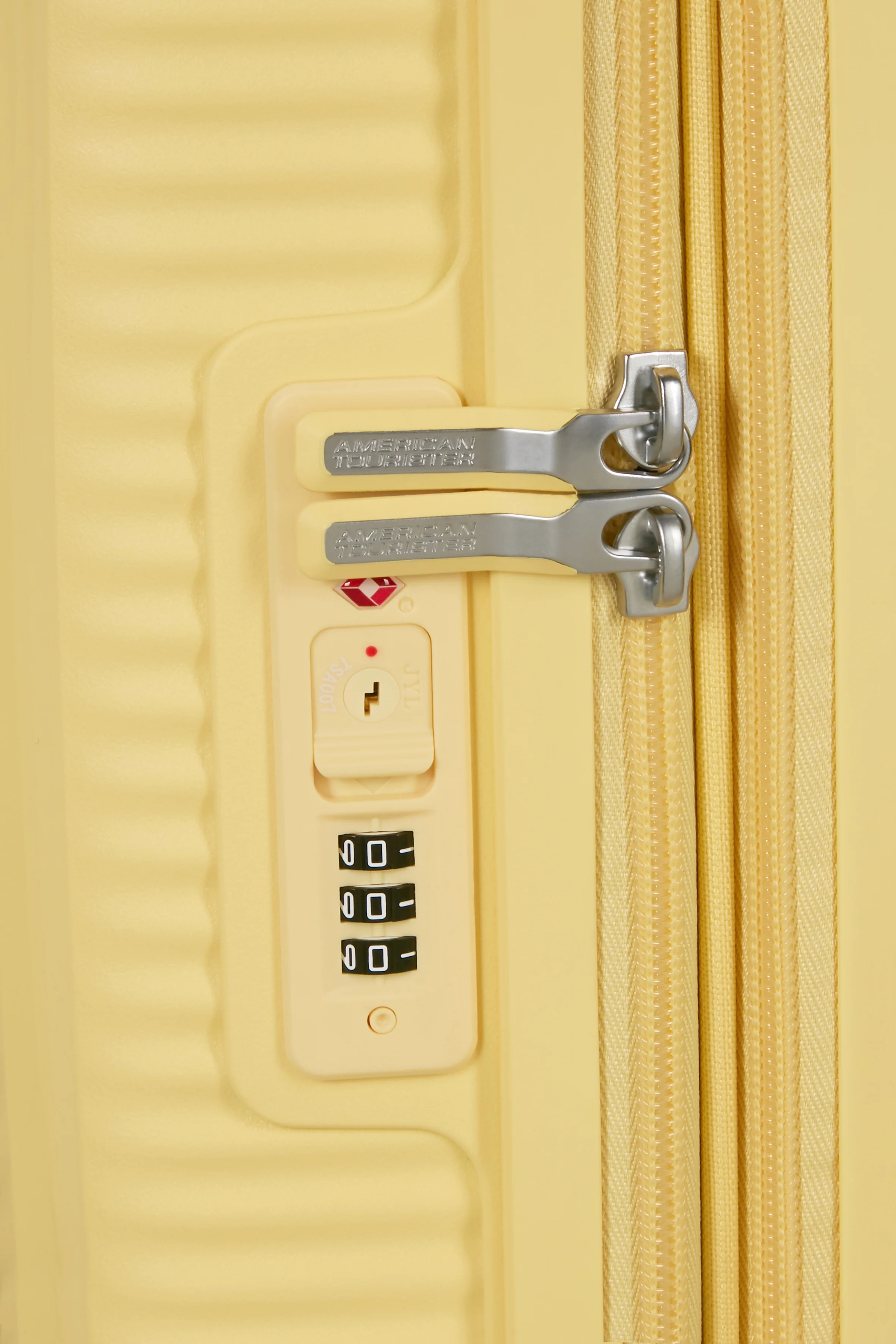 Pack Maleta Cabina SoundBox + Mochila Take2cabin de American Tourister - Amarillo pastel - Image 6