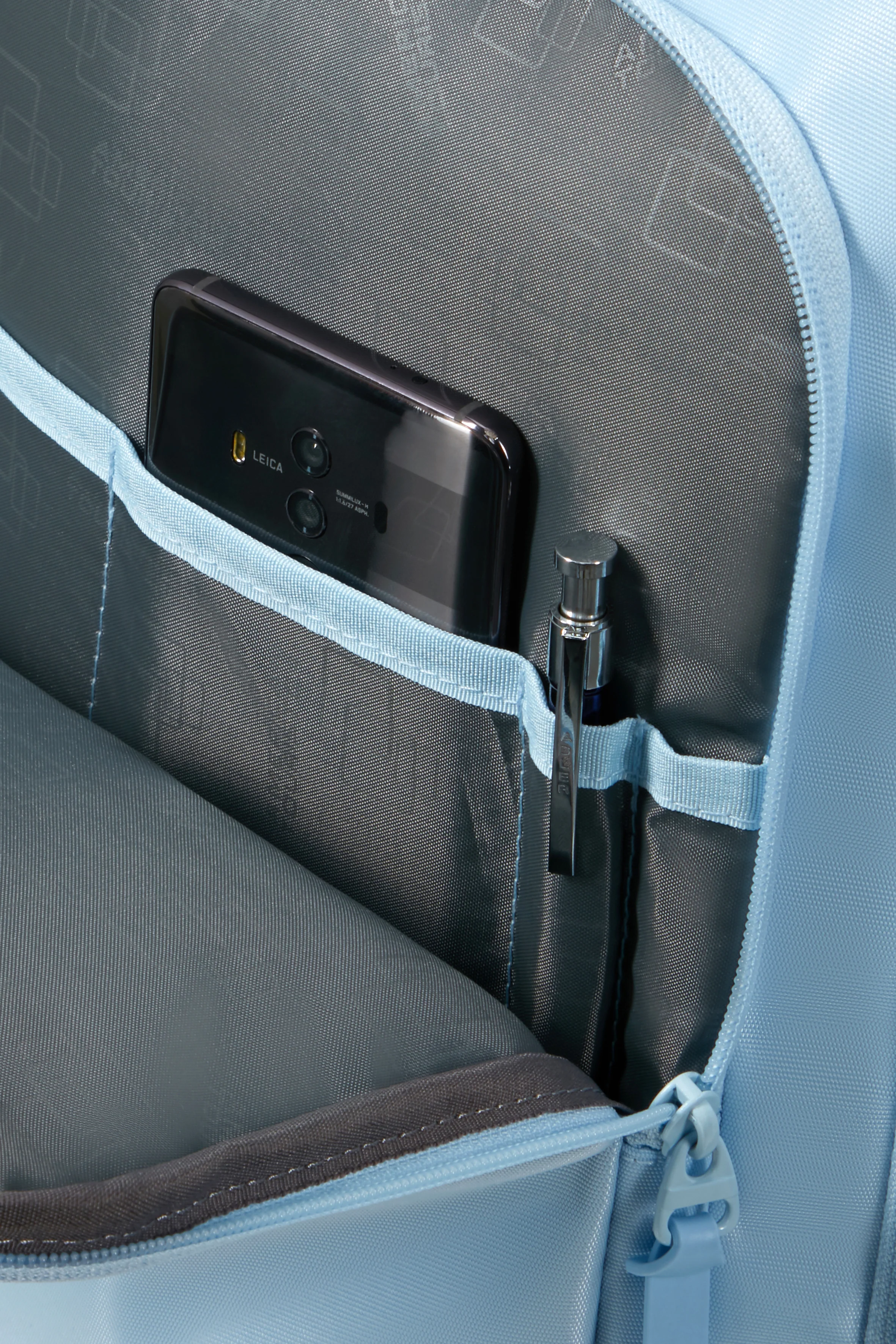 Pack Maleta mediana SoundBox + Mochila Take2cabin de American Tourister - Azul pastel - Image 17